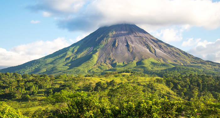 oplev vulkanen arenal i La Fortuna på grupperejsen til Costa Rica
