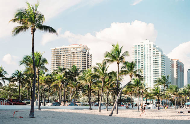 nyd stranden på jeres studietur til Miami