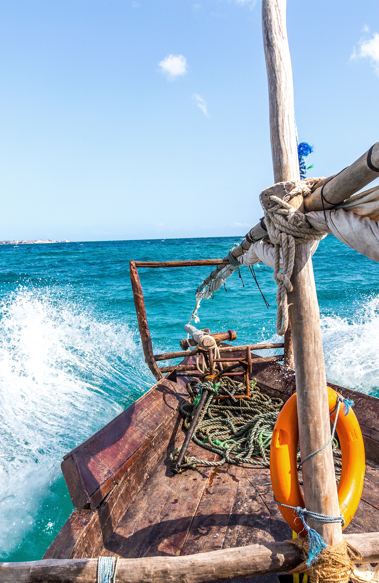En båd på havet ud fra Zanzibars kyst, Afrika