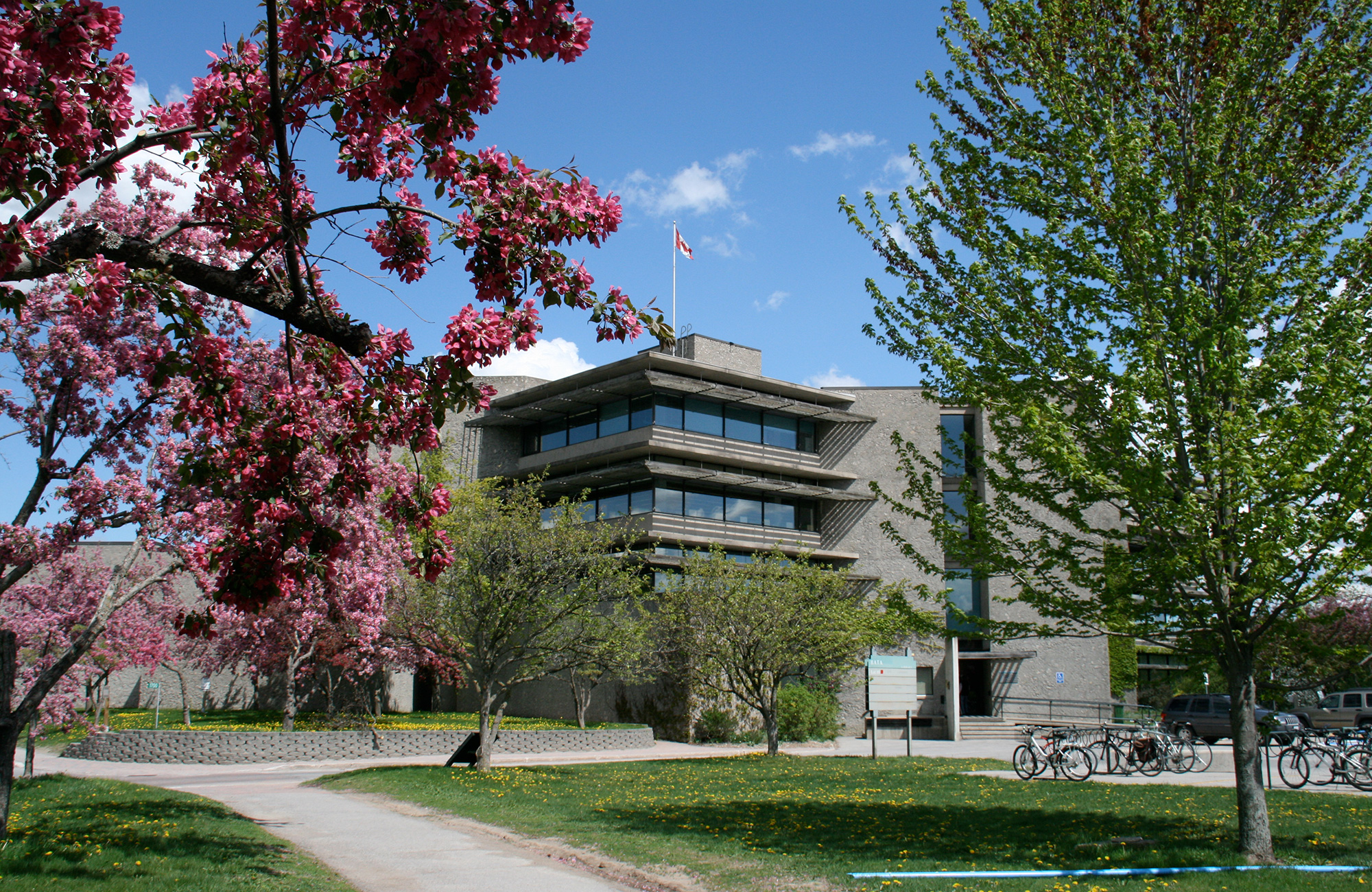 en af campus bygningerne på trent university i peterborough i Canada hvor du kan studere et semester eller en bachelor