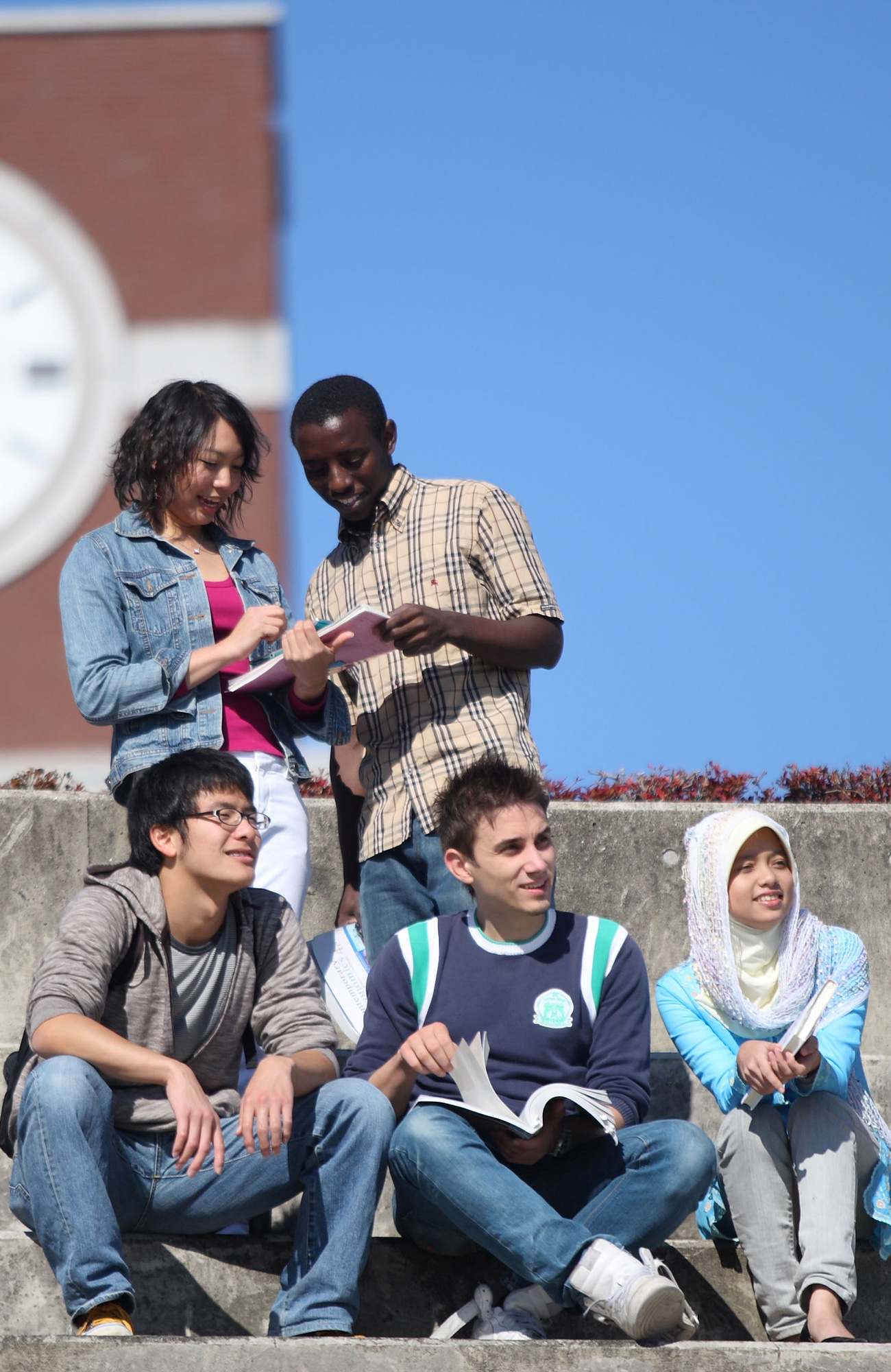 ritsumeikan-apu-students