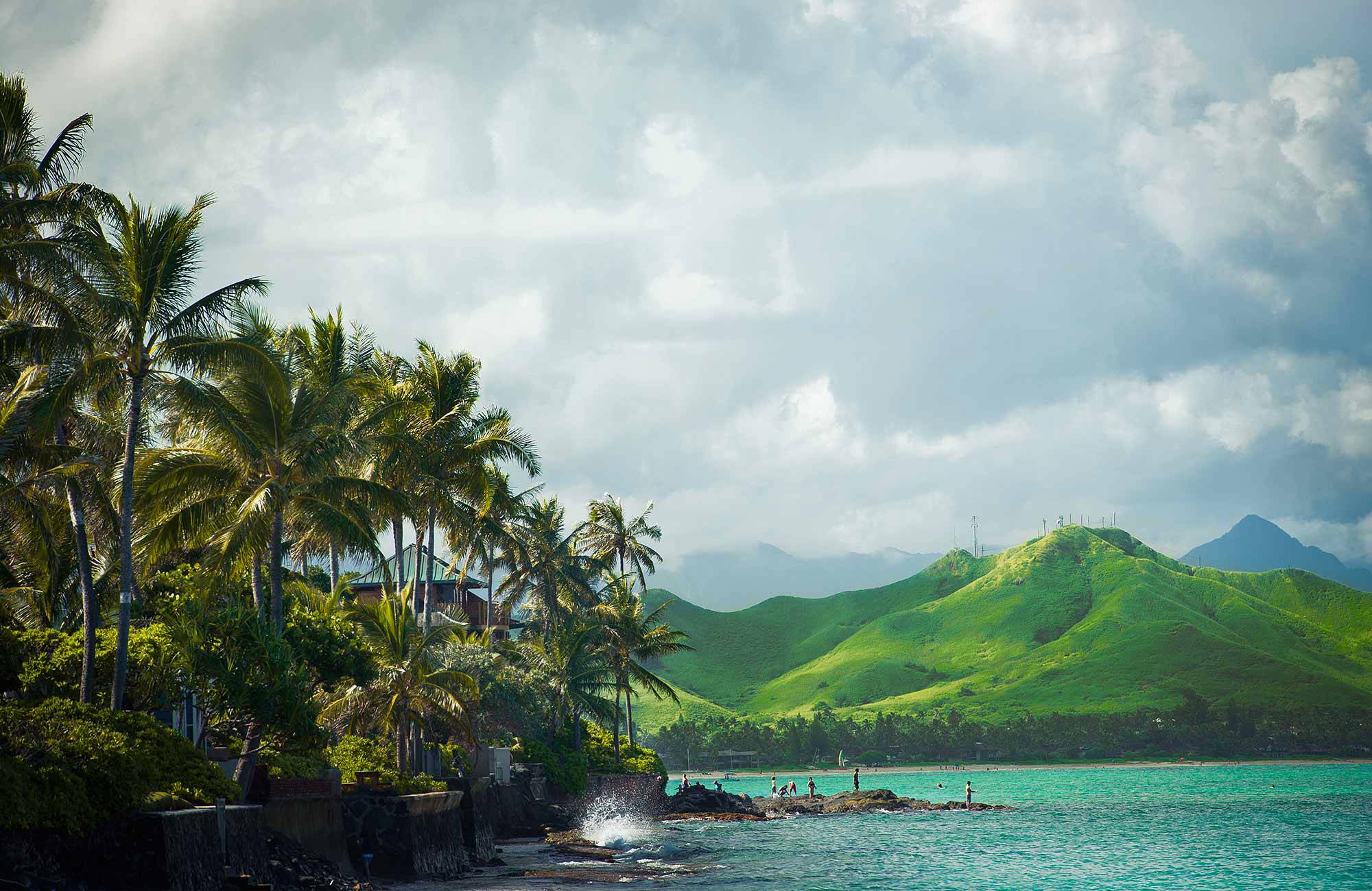 De ikoniske grønne klipper på Hawaii
