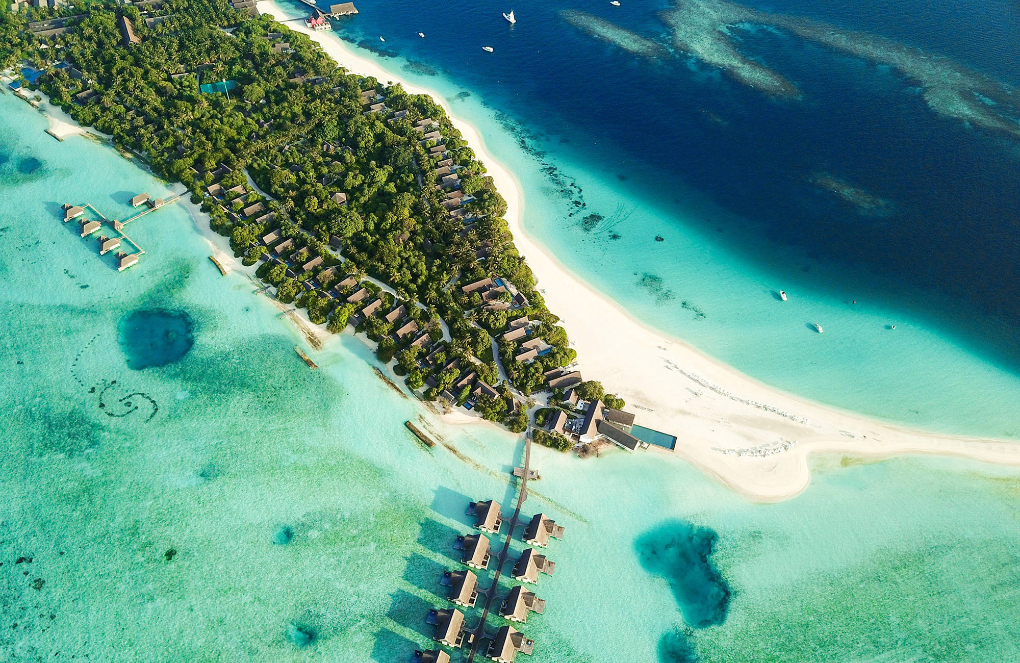 Oplev livet på de mange smukke bountystrande på din rejse til Maldiverne