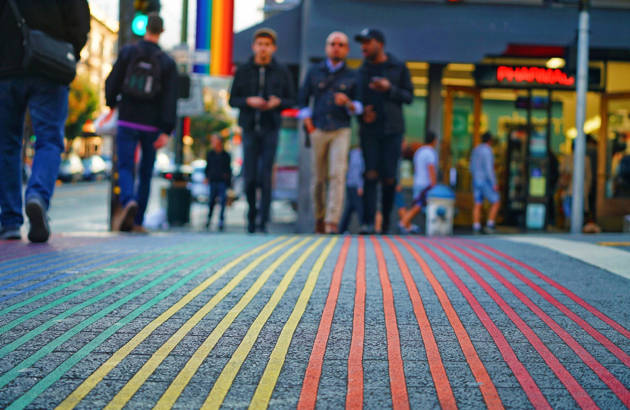 regnbue fodgængerovergang på jeres studietur til San Francisco