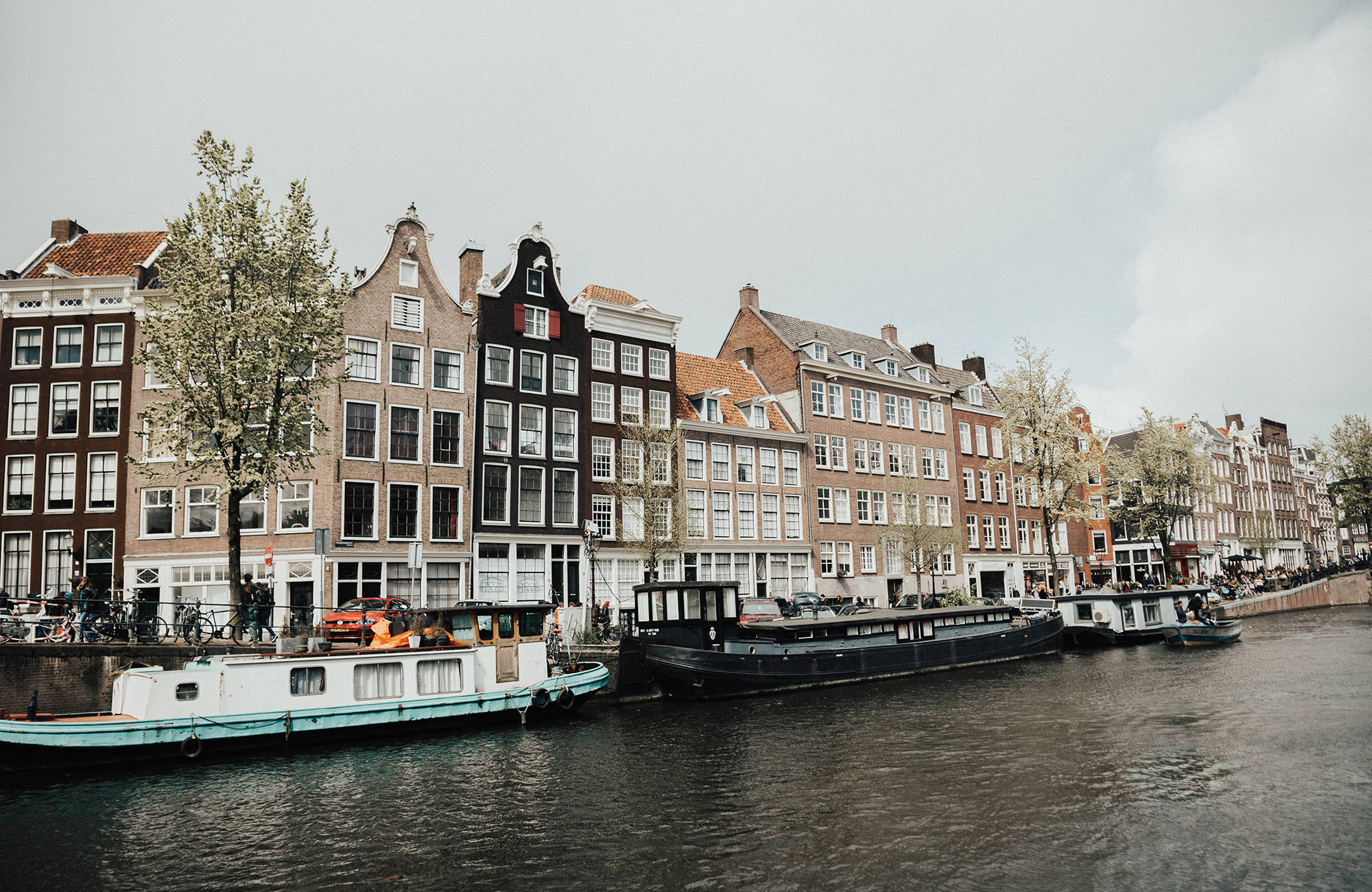se de høje huse på skolerejsen til Amsterdam