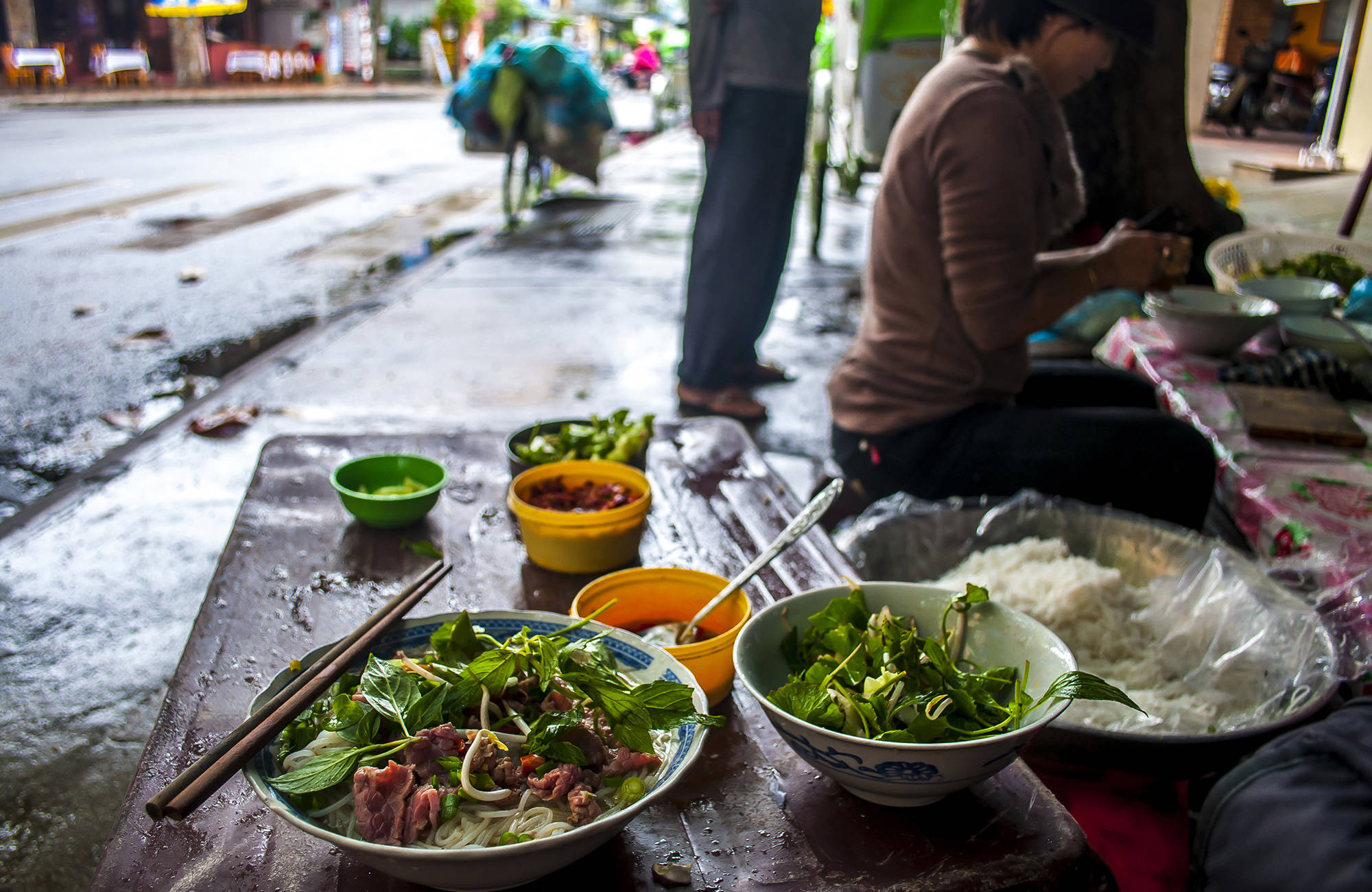 spis lækker lokal mad på rejsen i vietnam