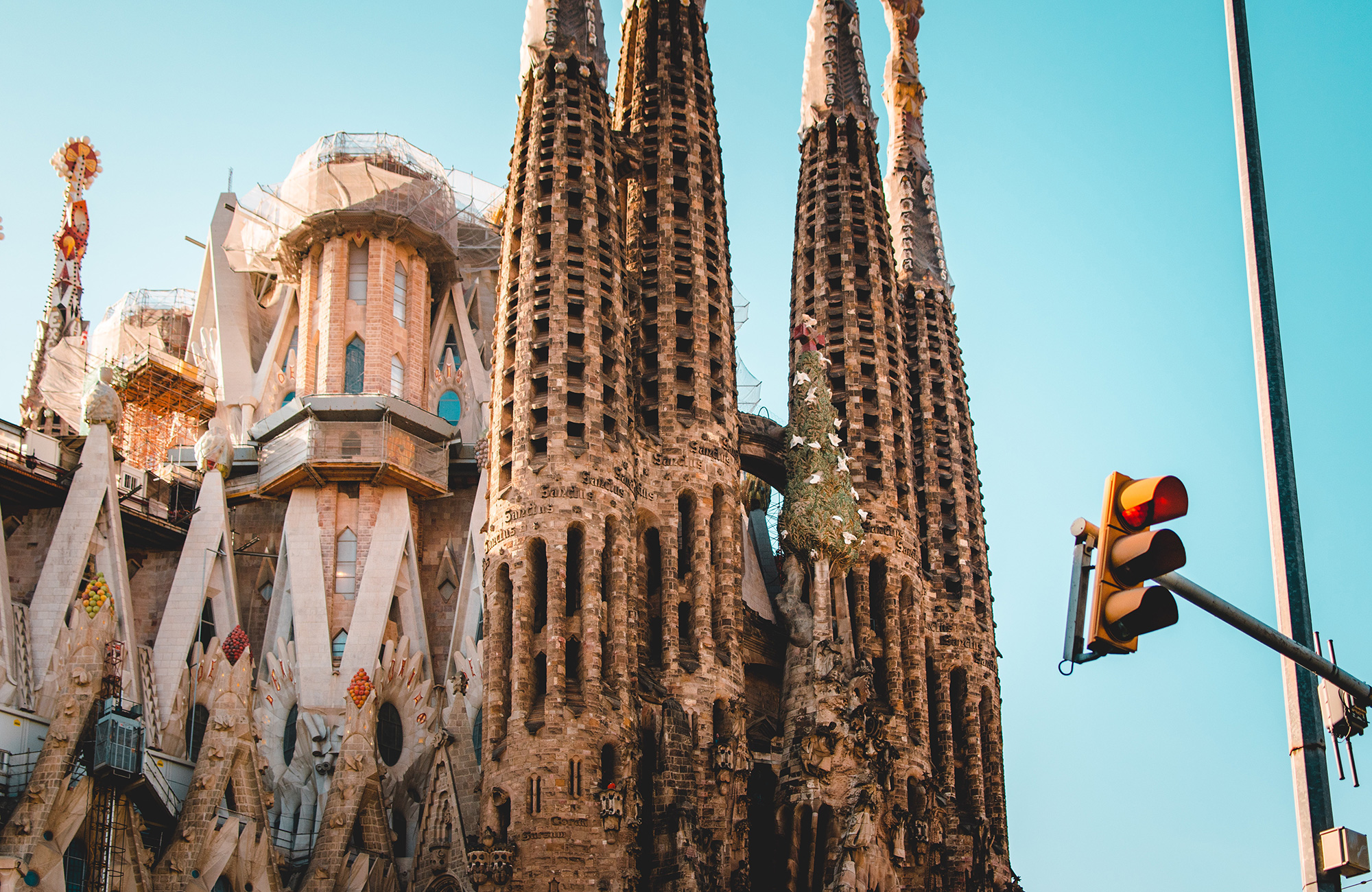 se la sagrada familla på jeres studietur til Barcelona