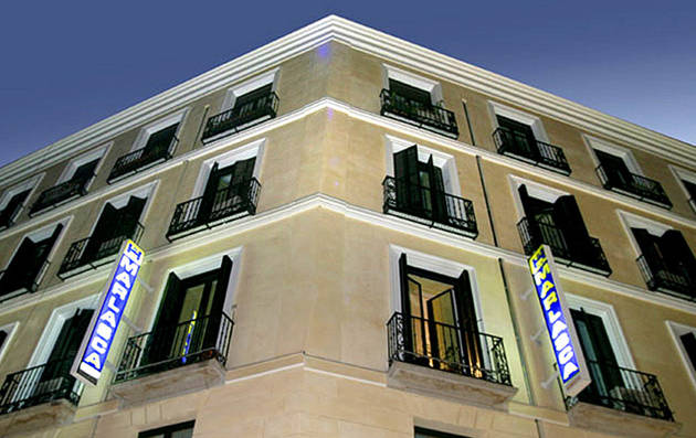 Hotel Olmedo set udefra - perfekt til studieturen til Madrid