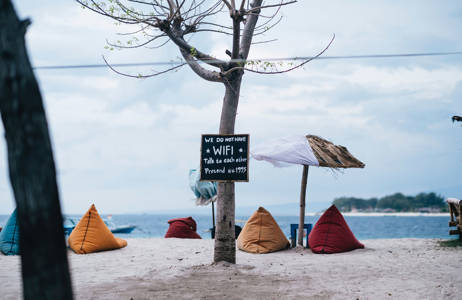 Nyd de små hyggelige strandbarer når du rejser til Gili Islands