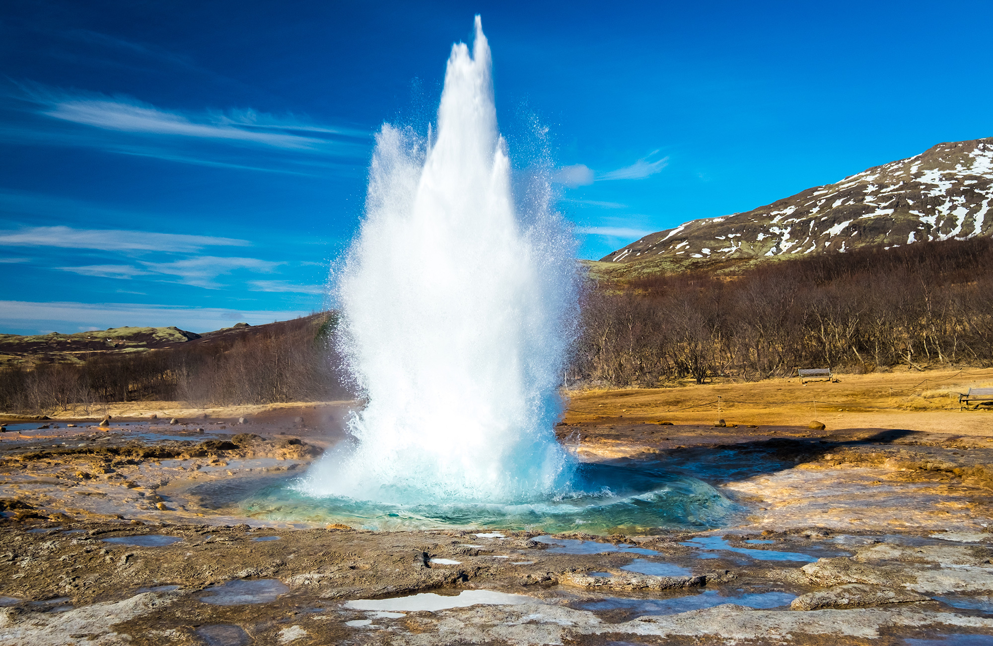iceland-golden-circle-strokkur-geysir-eruption