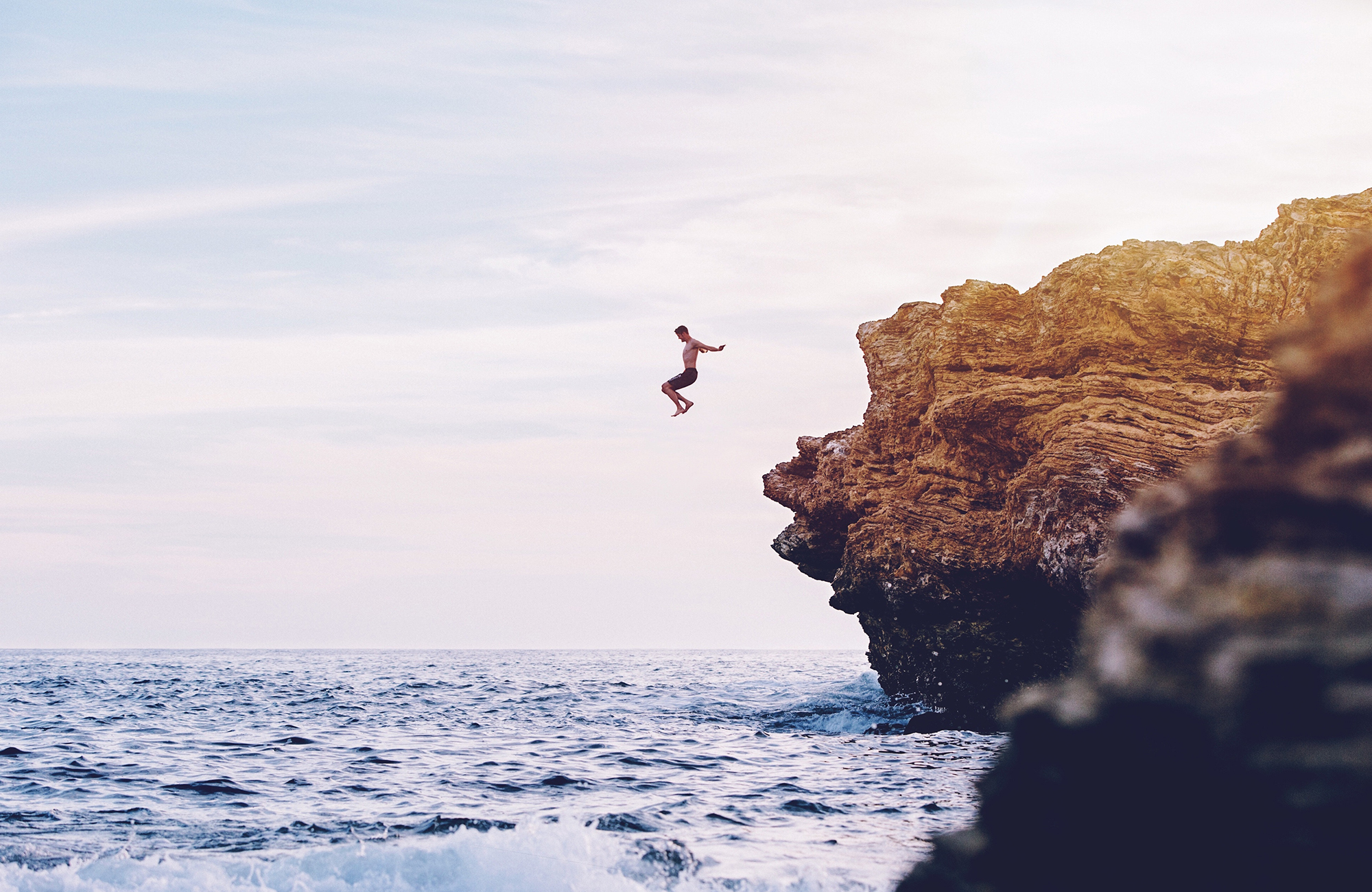 newport-beach-usa-guy-cliff-jumping-cover