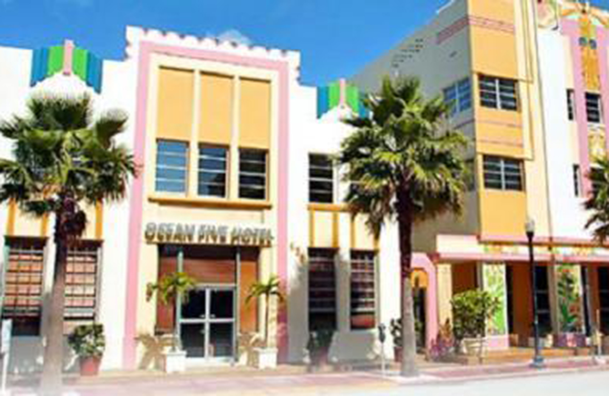 Ocean Five Hotel i Miami set udefra