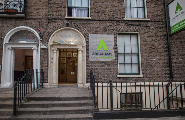 Abraham House Hostel i Dublin set udefra