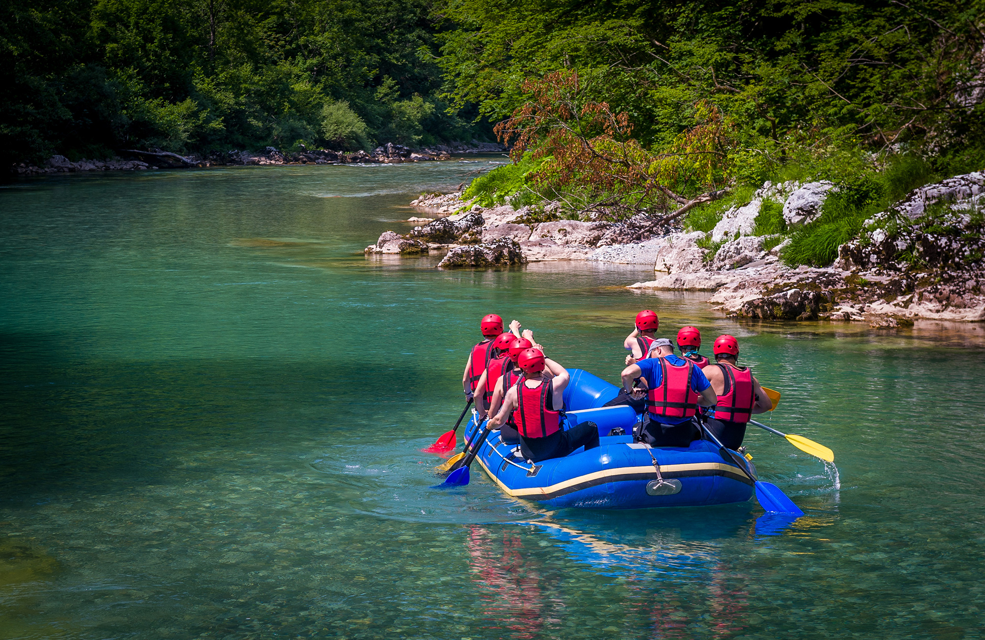 group-travel-easy-rafting