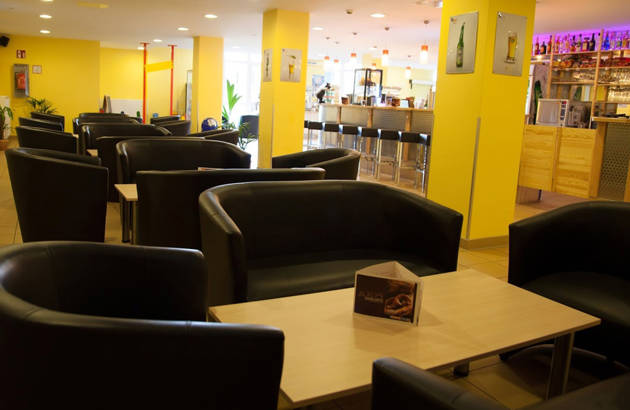 Lounge og bar på A&O Wien Hauptbahnhof i Wien