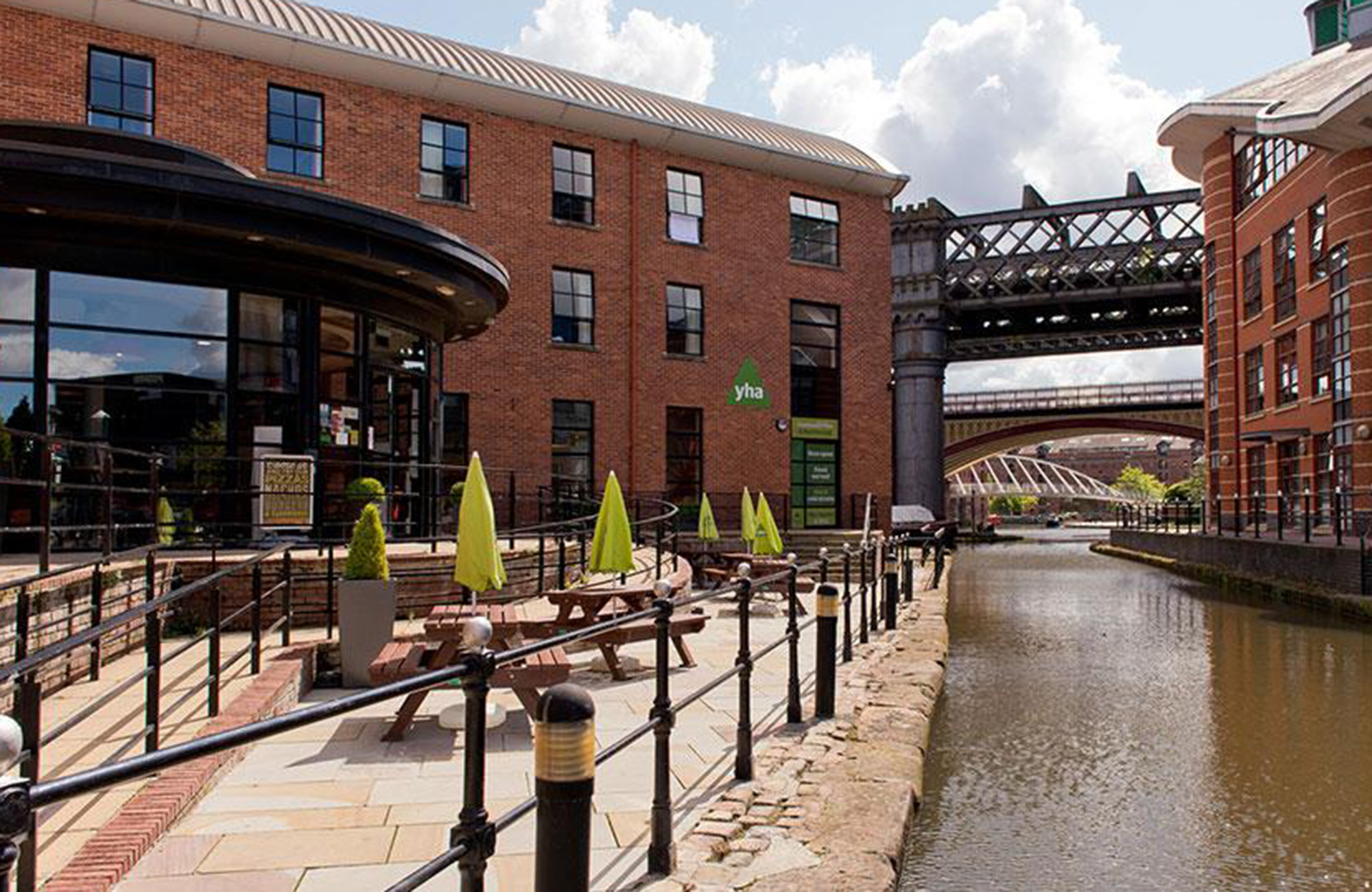 YHA Manchester Hostel set udefra og ved vandet