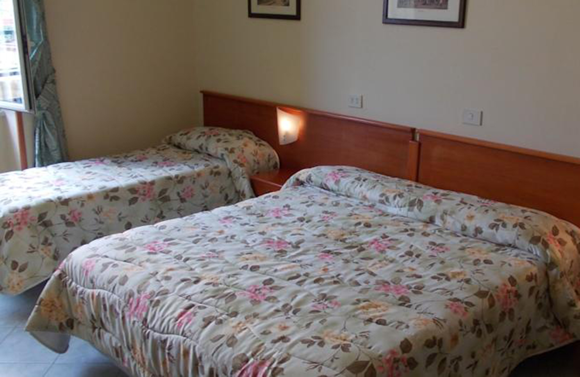 Et værelse på Hotel Garden Napoli i Napoli