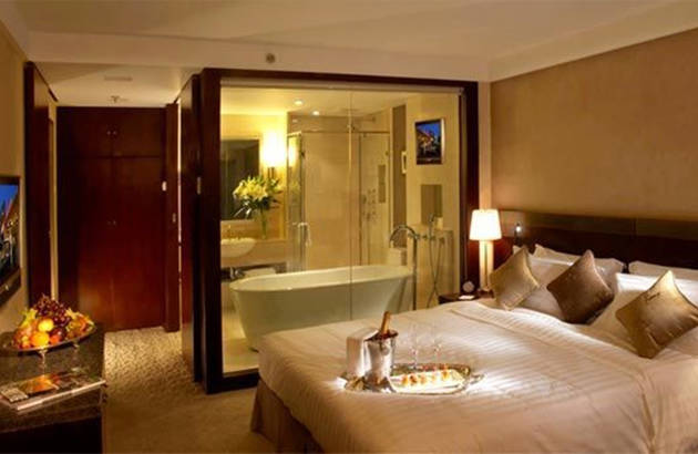 Seng og badekar på Jianguo Qianmen Hotel i Beijing