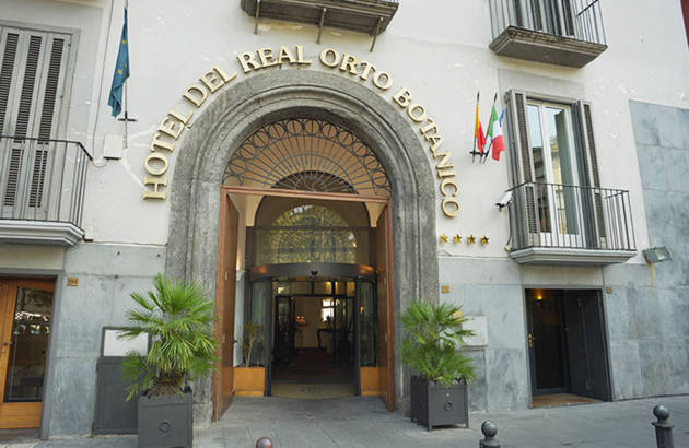 Hotel Real Orto Botanico i Napoli set udefra