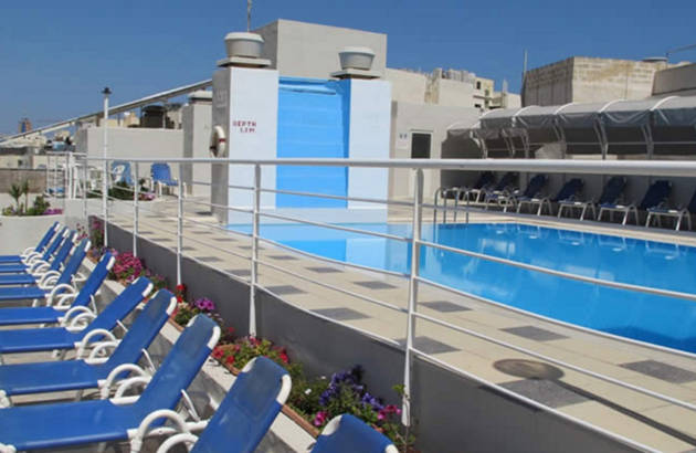 swimmingpoolen på hotel primera på malta