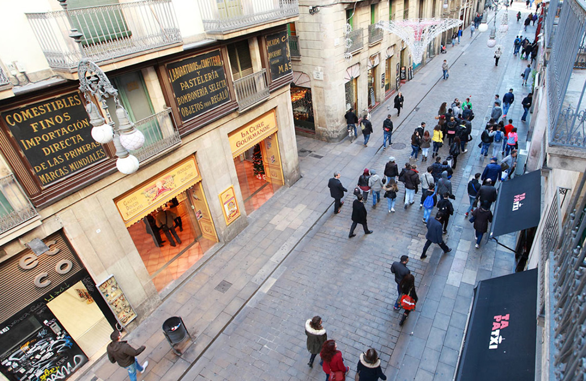 Udsigt fra Hostal Sun & Moon i Barcelona til studieture og klasseture