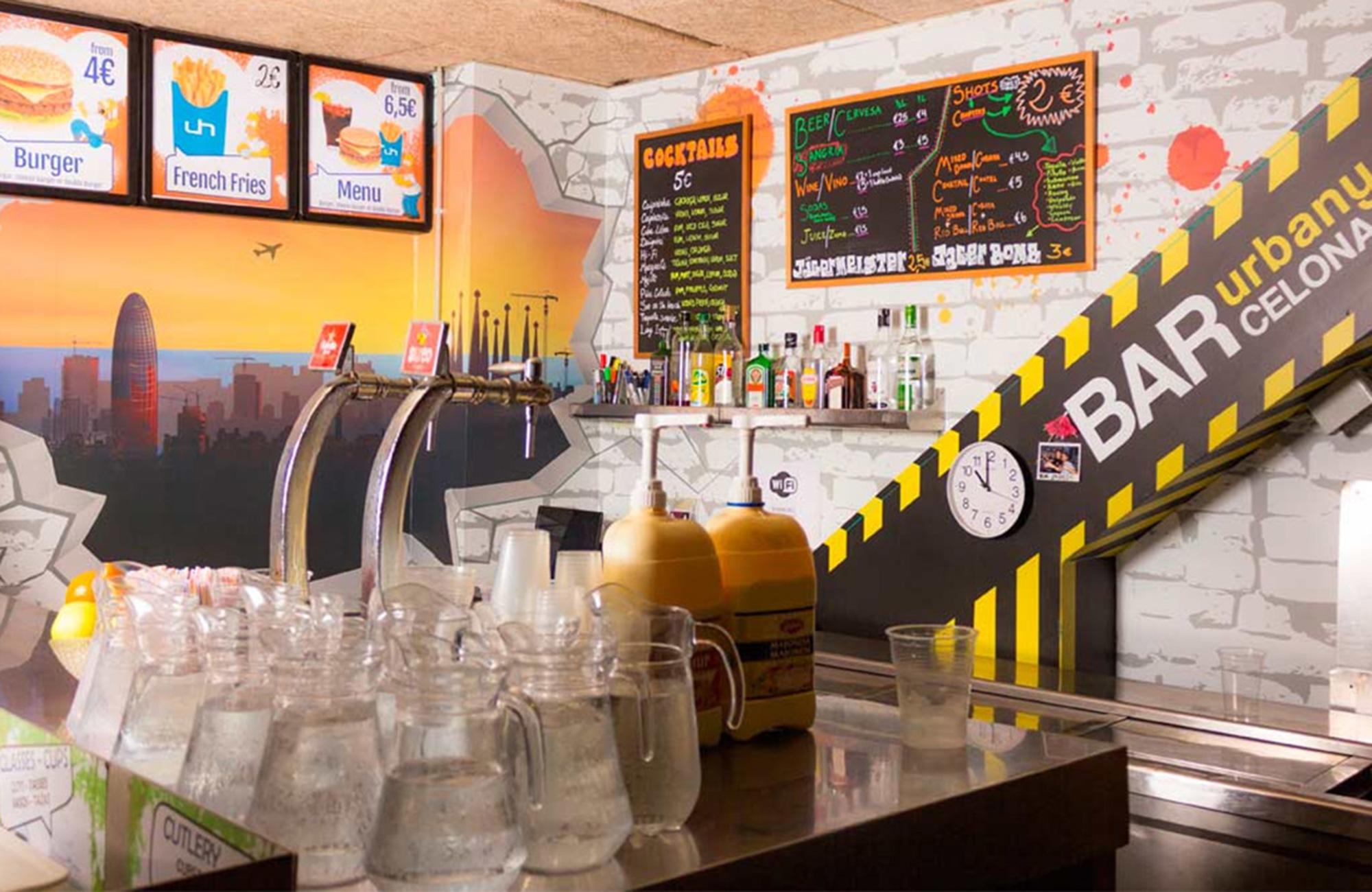 Baren på Urbany Go Hostel Barcelona