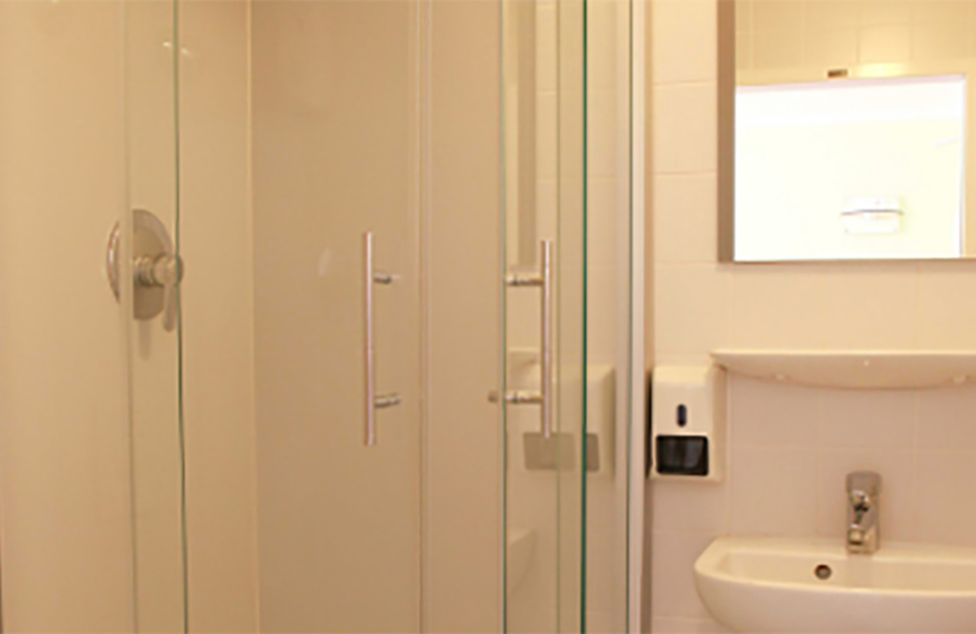 badeværelse på Wombat’s City Hostel München