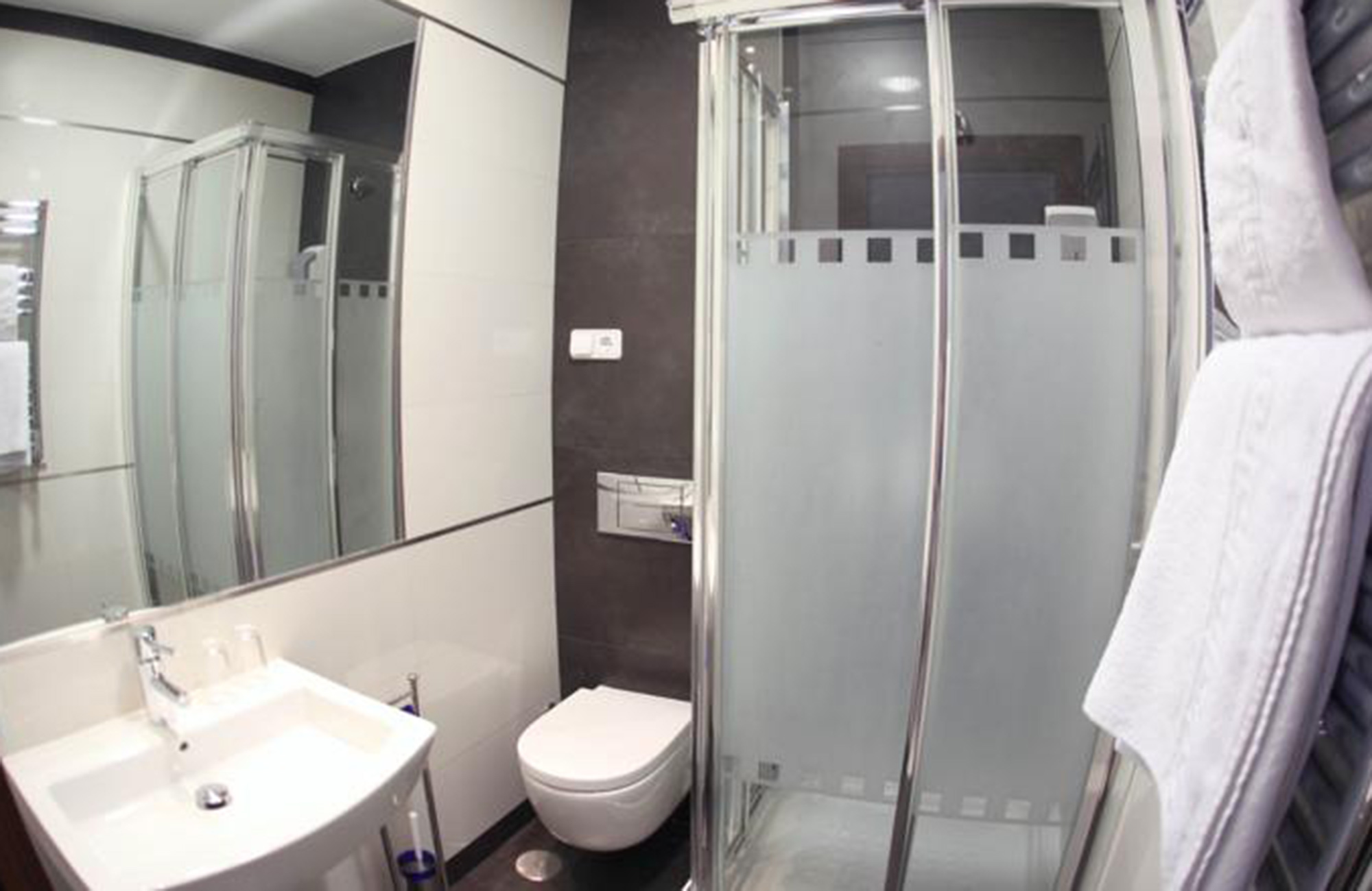 badeværelse på Hostal Martin/Cervelo i Madrid