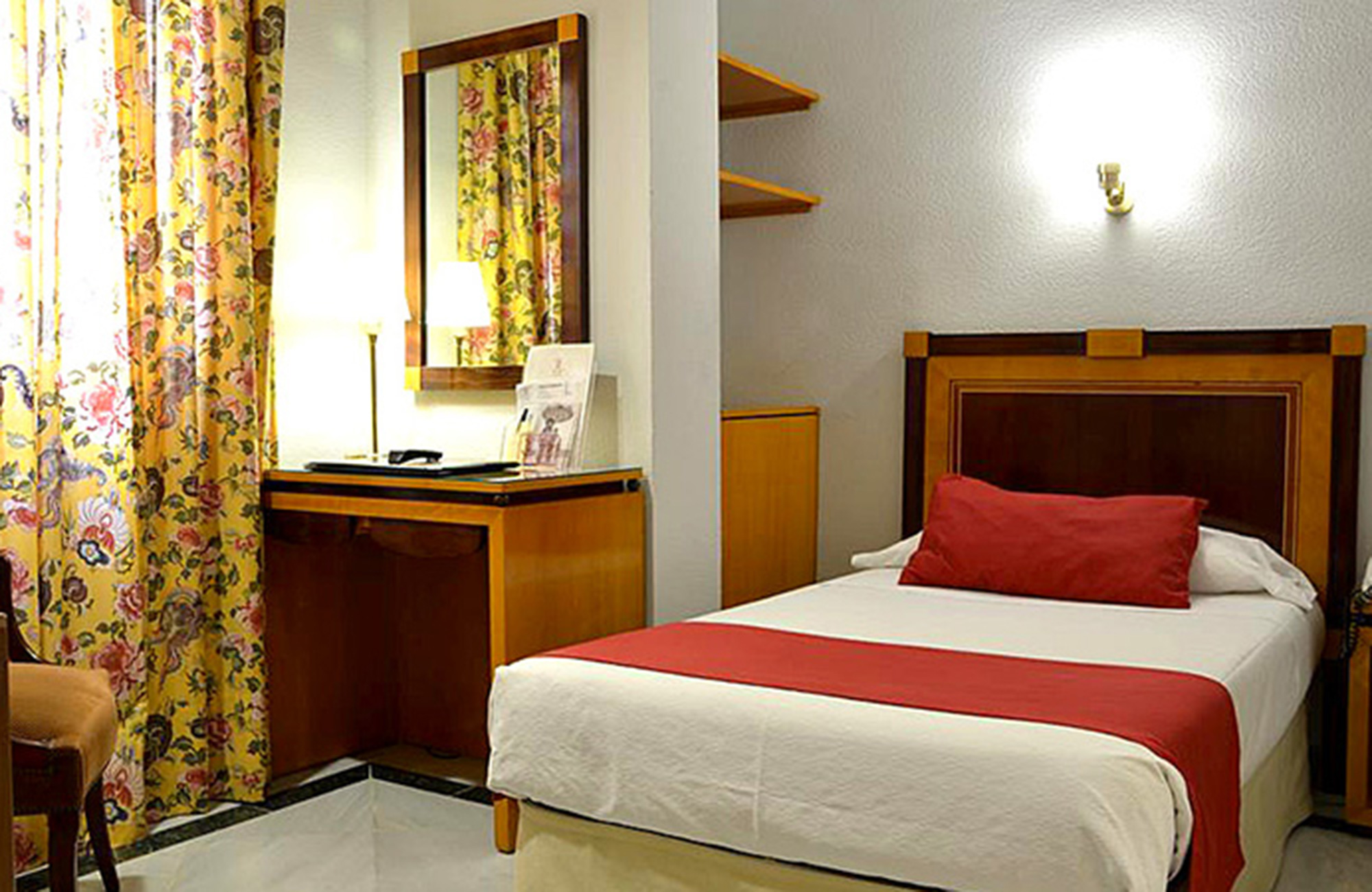 Værelse på Hotel Don Curro i Malaga