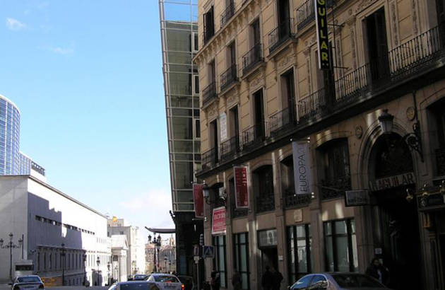 Hostal Aguilar i Madrid set udefra hvor I kan bo på studieturen til Madrid