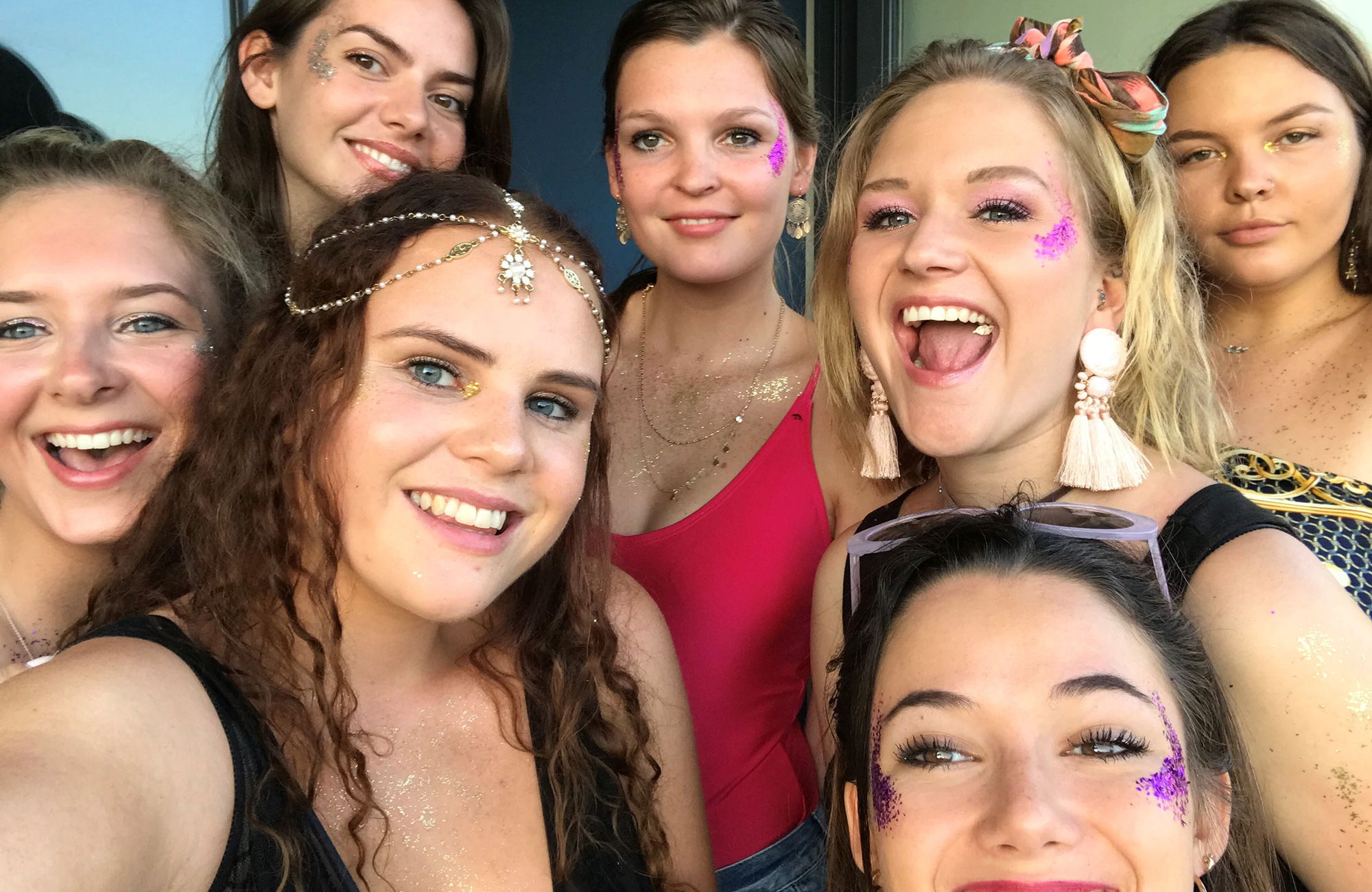 olivia og veninder studerer event management i australien