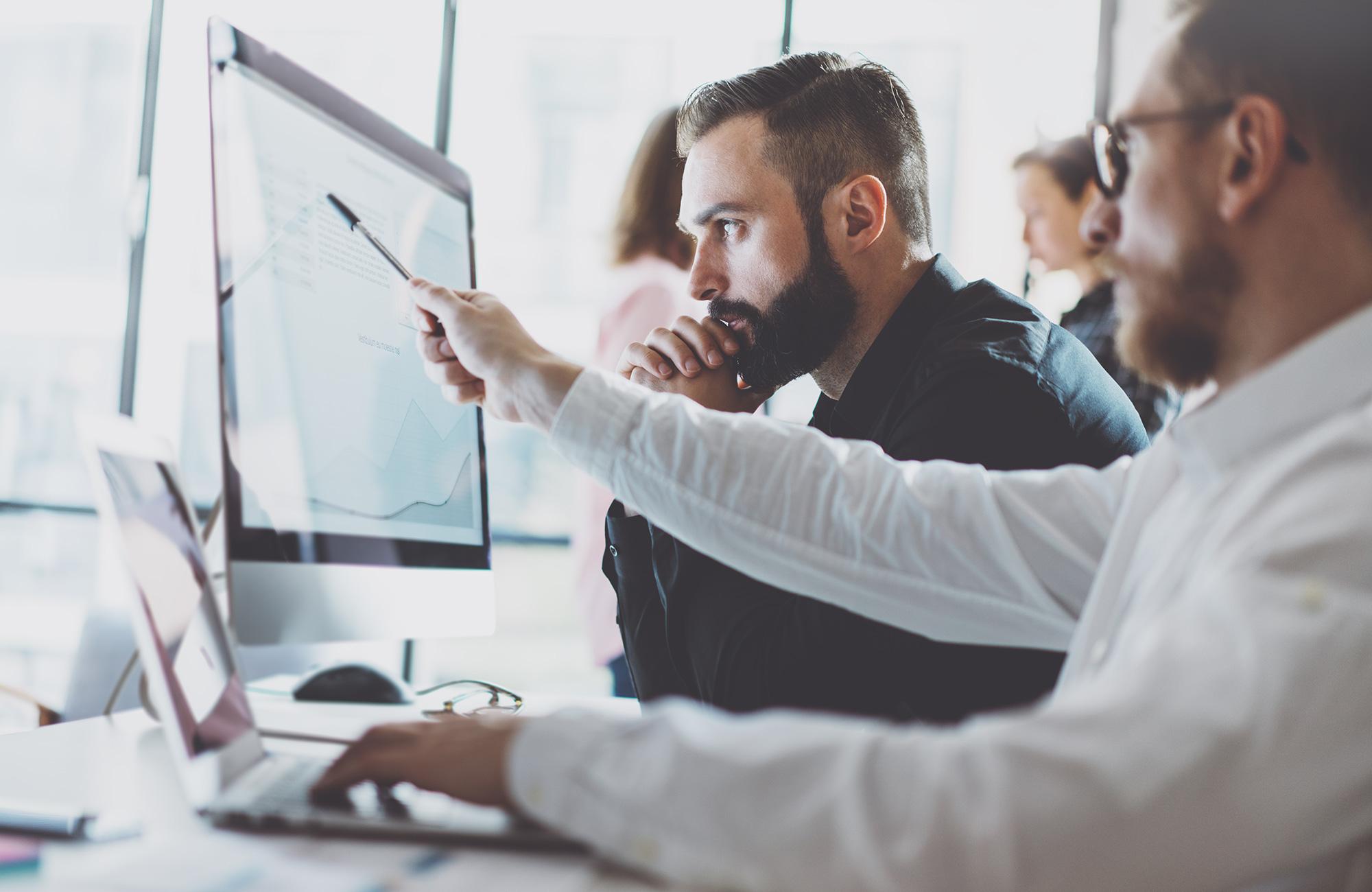 mandlige studerende læser finance i udlandet