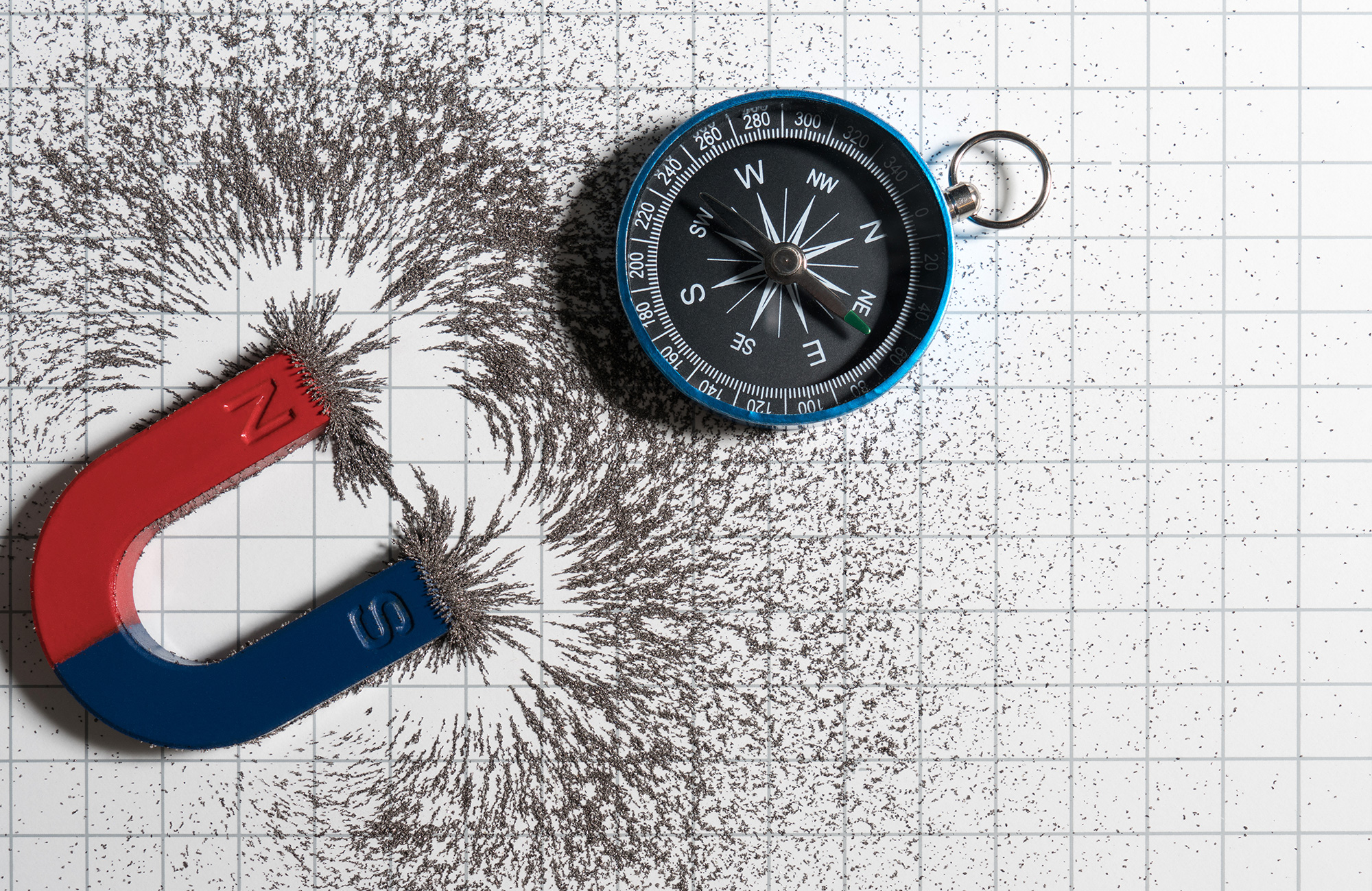 magneter og kompas til et fysikstudie i udlandet