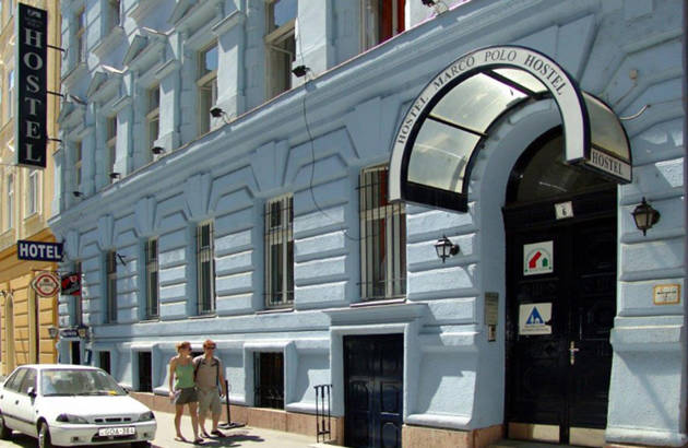 marco polo hostel i budapest set fra gaden - bo her på jeres studietur til budapest