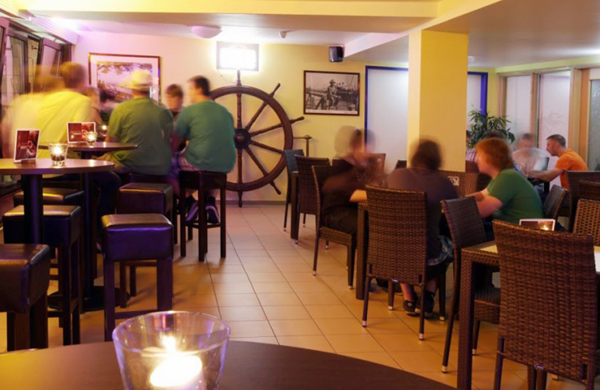 Loungen på A&O Hamburg Reeperbahn i Hamborg