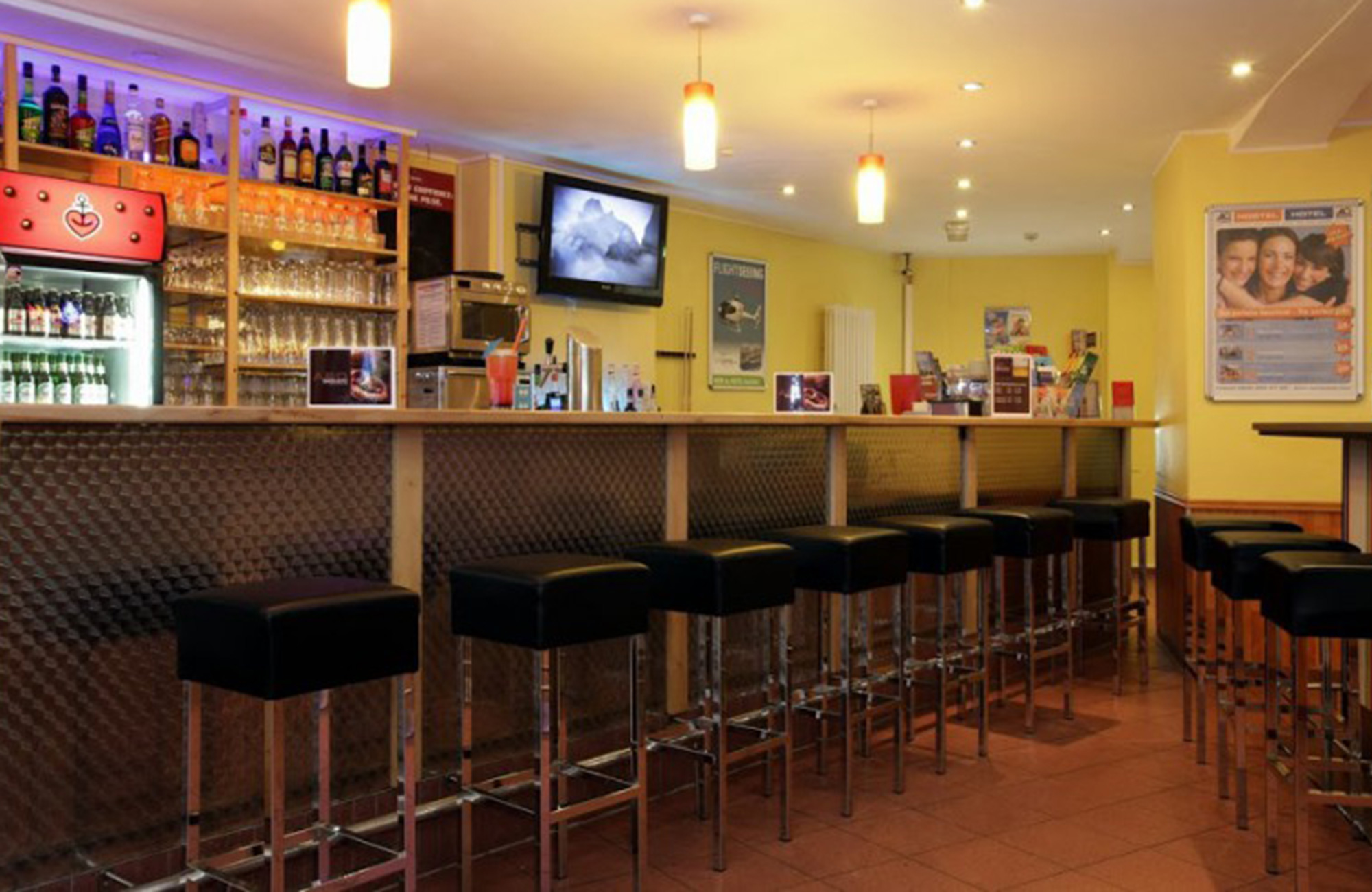 Baren på A&O Hamburg Hauptbahnhof