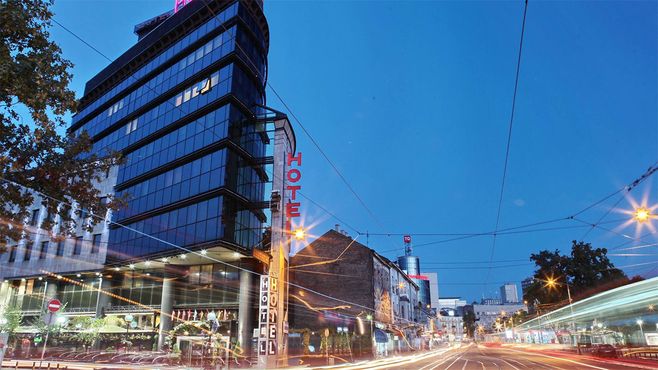 Facaden på Hotel Mr. President på studieturen til Beograd