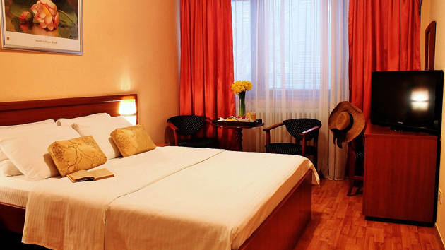 Senge på Hotel Rex i Beograd som er ideelt til skolerejser og studierejser
