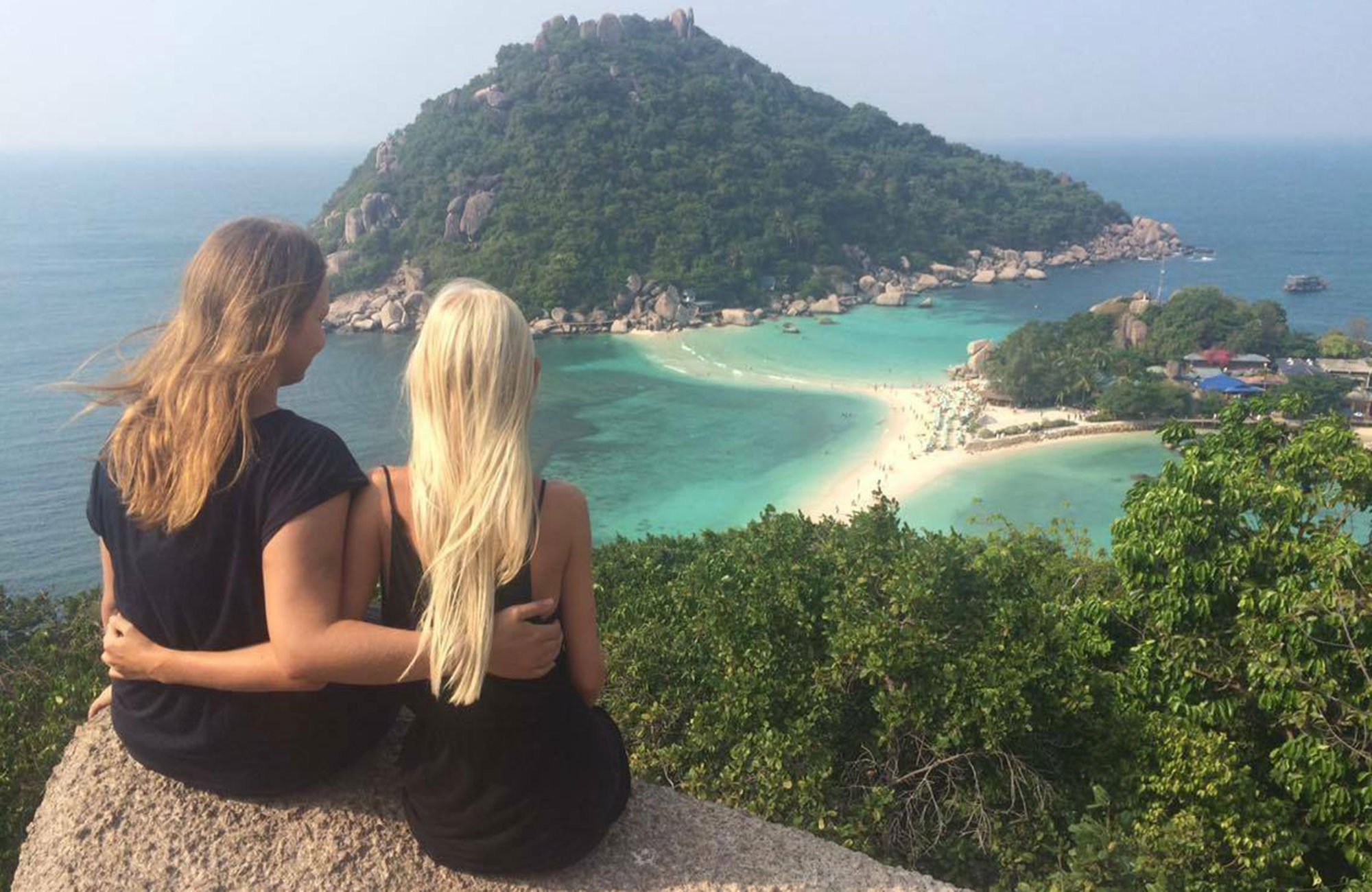 Koh-Tao-Thailand-girls-watching-island-cover