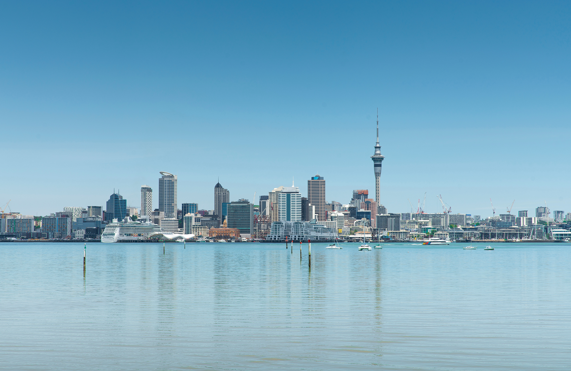 Tjek byen ud fra vandet i Auckland