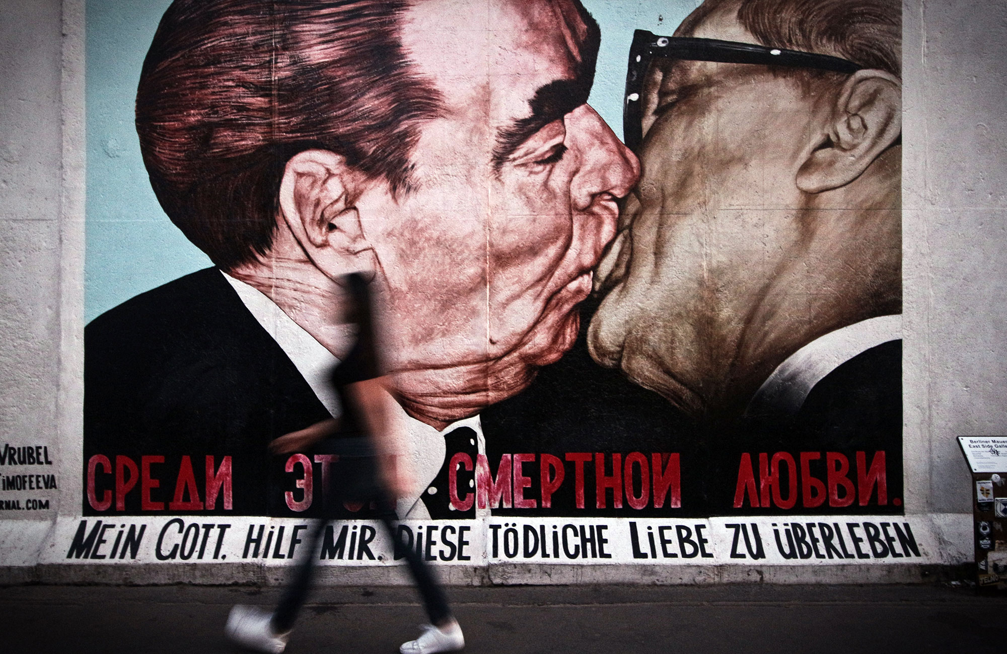 grouptrip-germany-berlin-wall