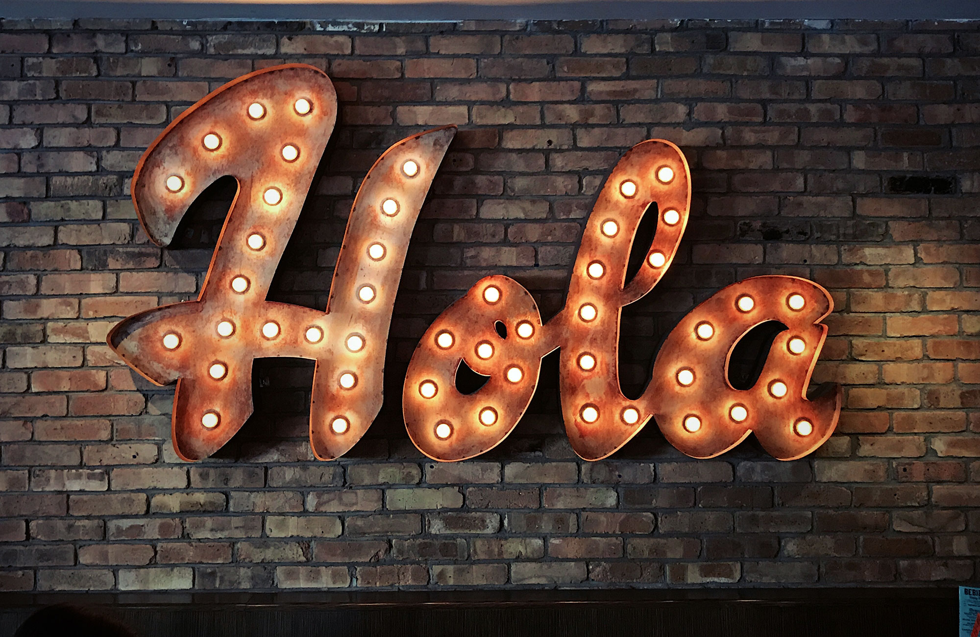 hola skilt - lær spansk på studieturen til Barcelona