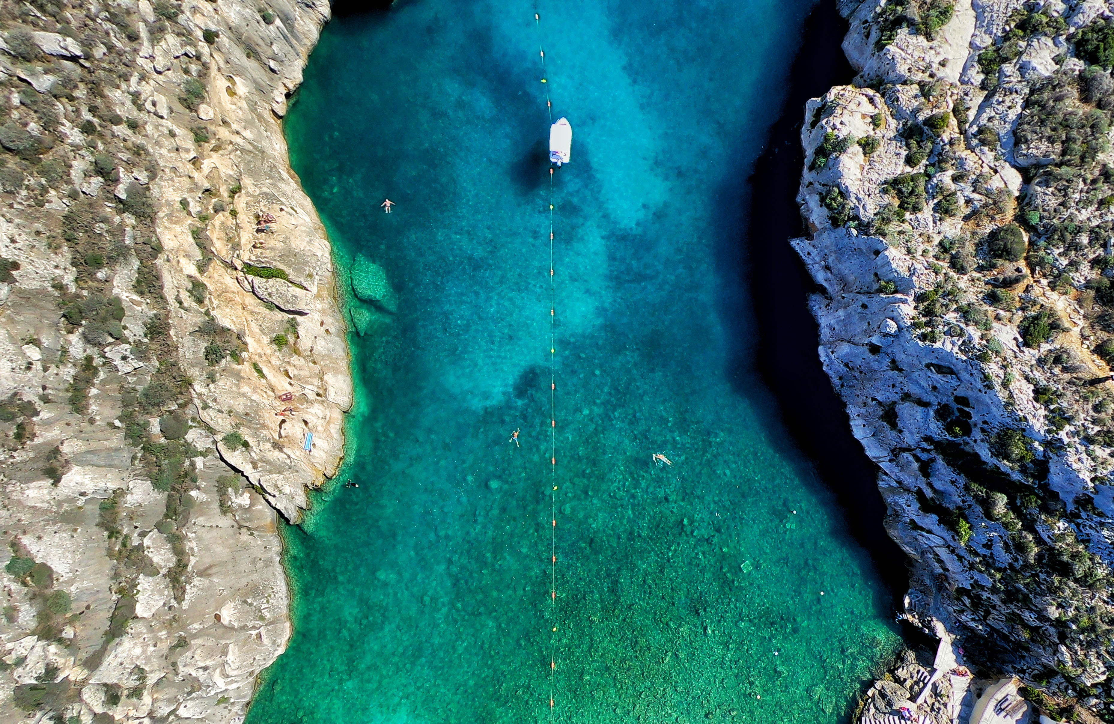 se krystalklart vand på jeres studietur til malta