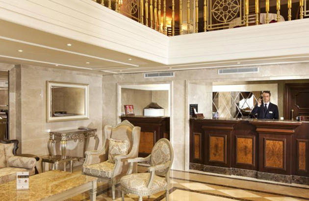 Receptionen på Grand Halic Hotel i Istanbul
