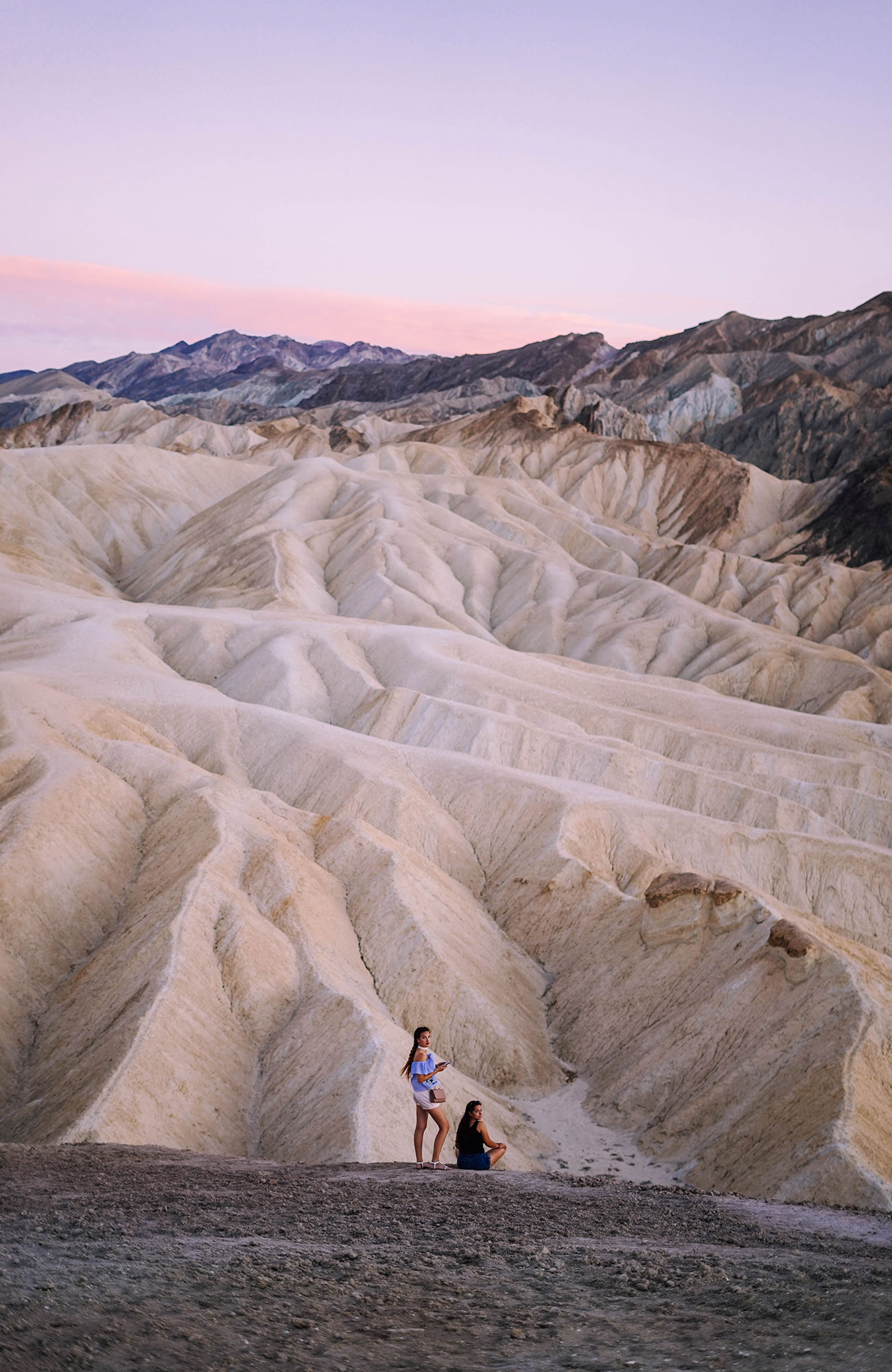 usa-california-death-valley-girls