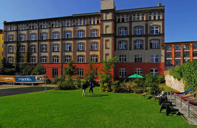  A&O Friedrichshain i Berlin set udefra hostel i Berlin til studieture og skoleklasser