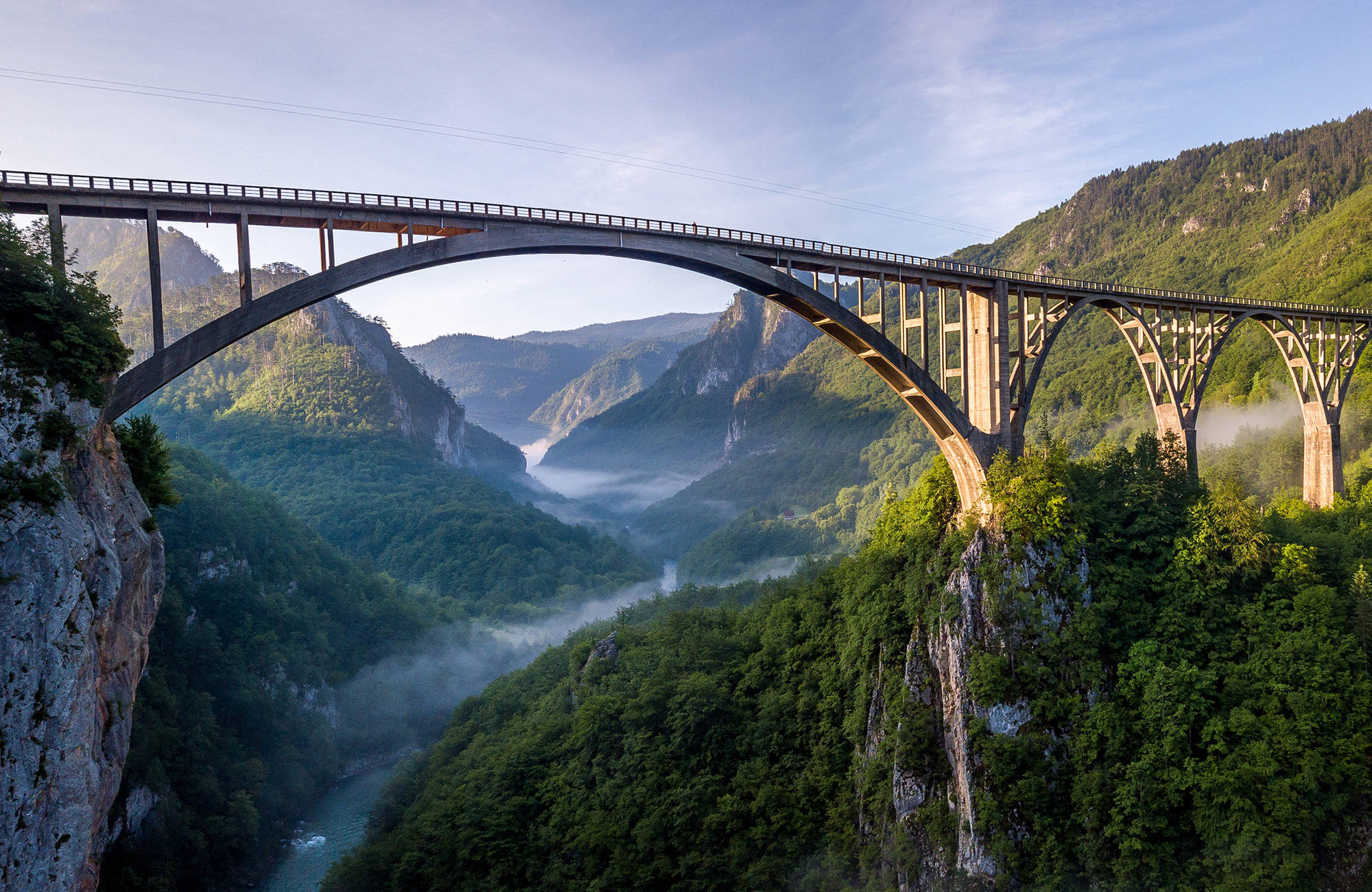 Djurdjevica Bridge over Tara-floden i Montenegro skal opleves