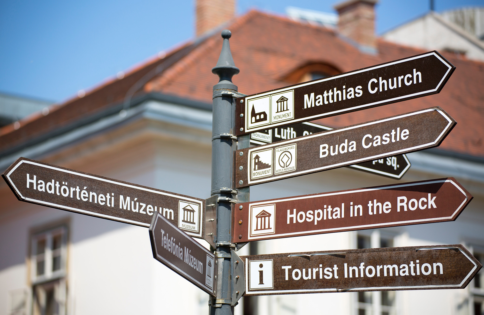 følg skiltene på studieturen til Budapest