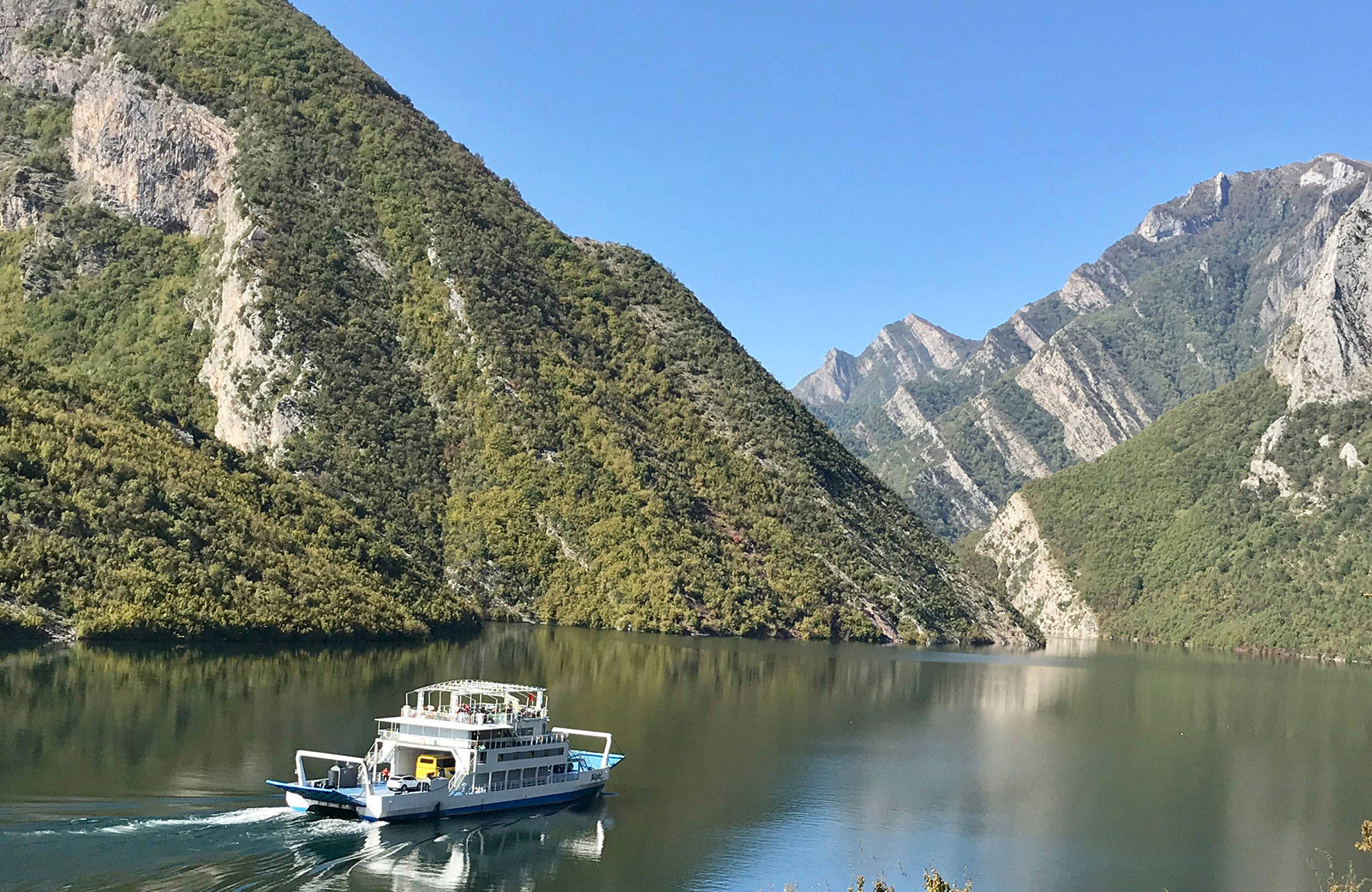 Tjek nogle af de mange smukke søer i albanien ud