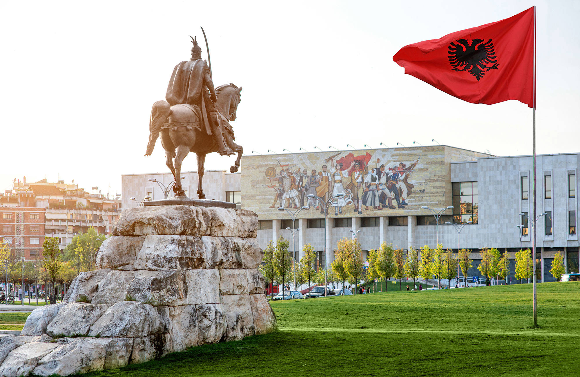 Du kan besøge museer i massevis i Tirana i Albanien